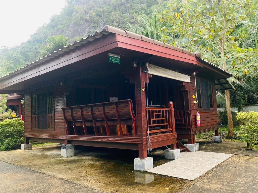 Phuphayot Resort Trang Extérieur photo
