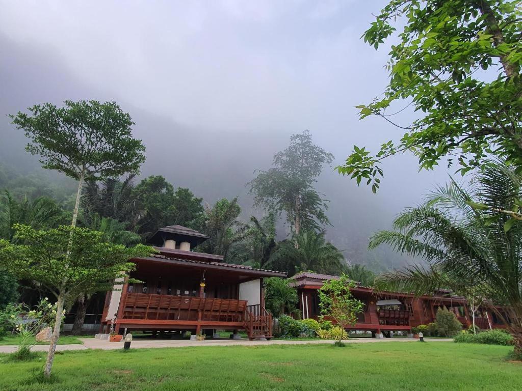 Phuphayot Resort Trang Extérieur photo