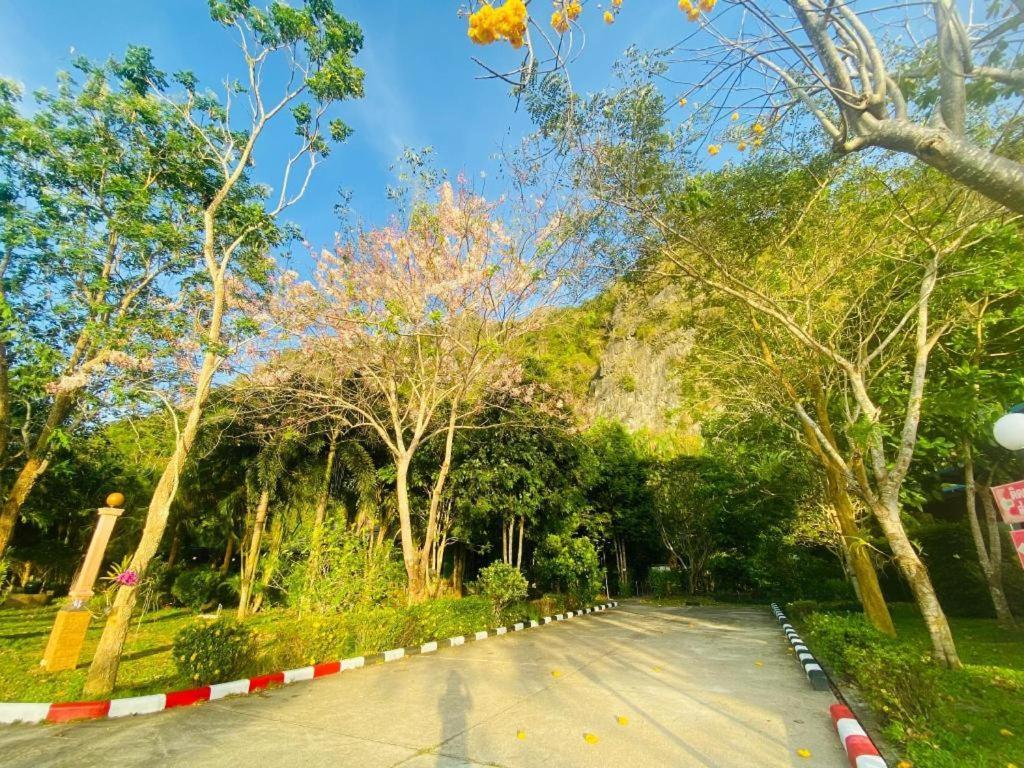 Phuphayot Resort Trang Extérieur photo
